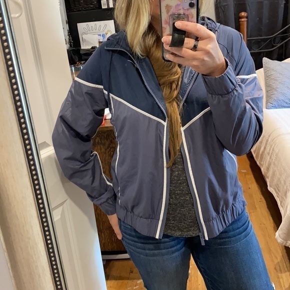 Nike Lightweight Rain Windbreaker Jacket EUC - Picture 13 of 16